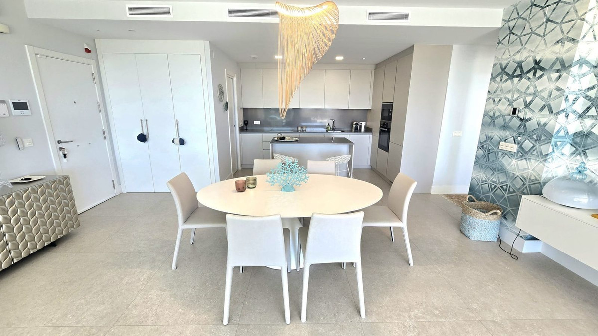 2 Bedroom Apartment in Benahavís - Photo 10