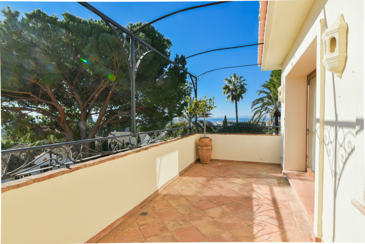 5 Bedroom Villa in Marbella - Photo 19