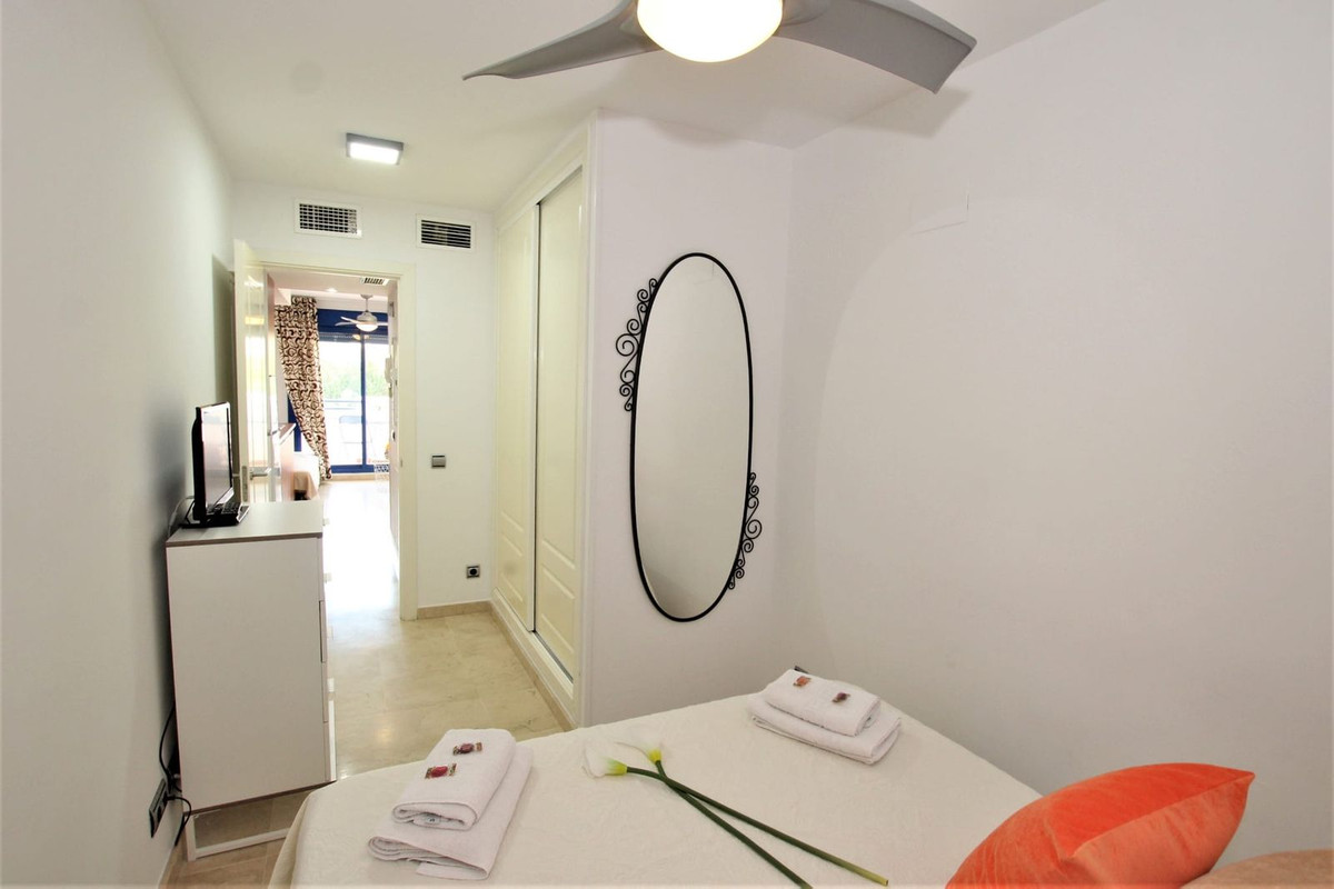 1 Bedroom Apartment in Benalmádena - Foto 10