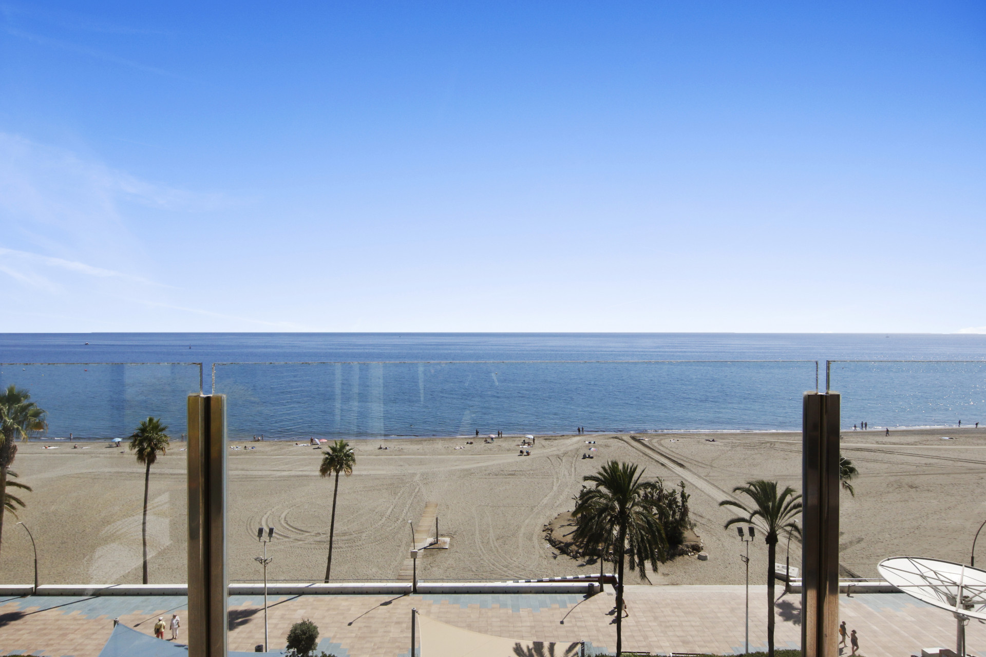 3 Bedroom Penthouse in Estepona - Photo 3