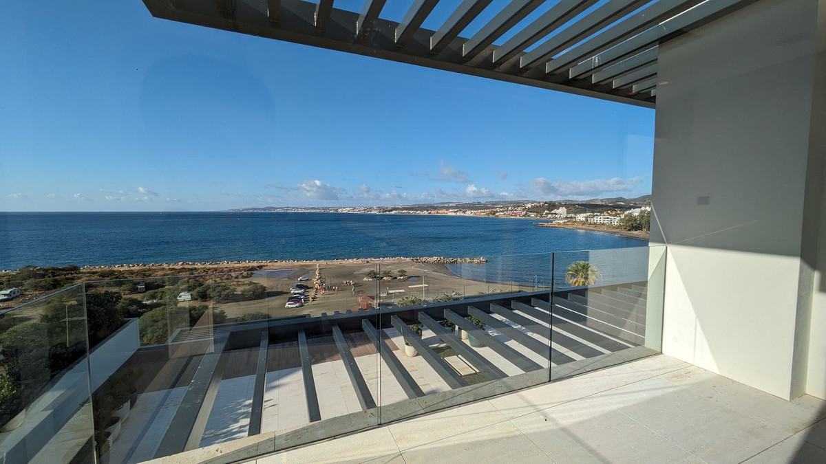 3 Bedroom Penthouse in Estepona - Photo 28