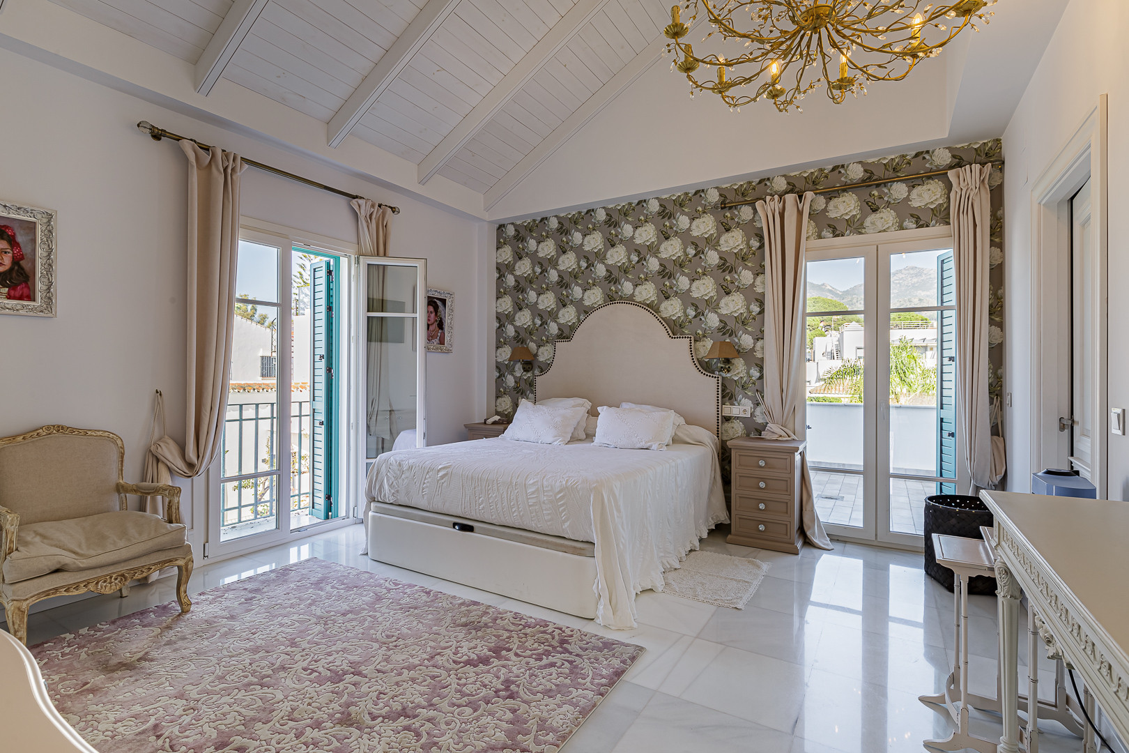 13 Bedroom Villa in Marbella - Photo 8