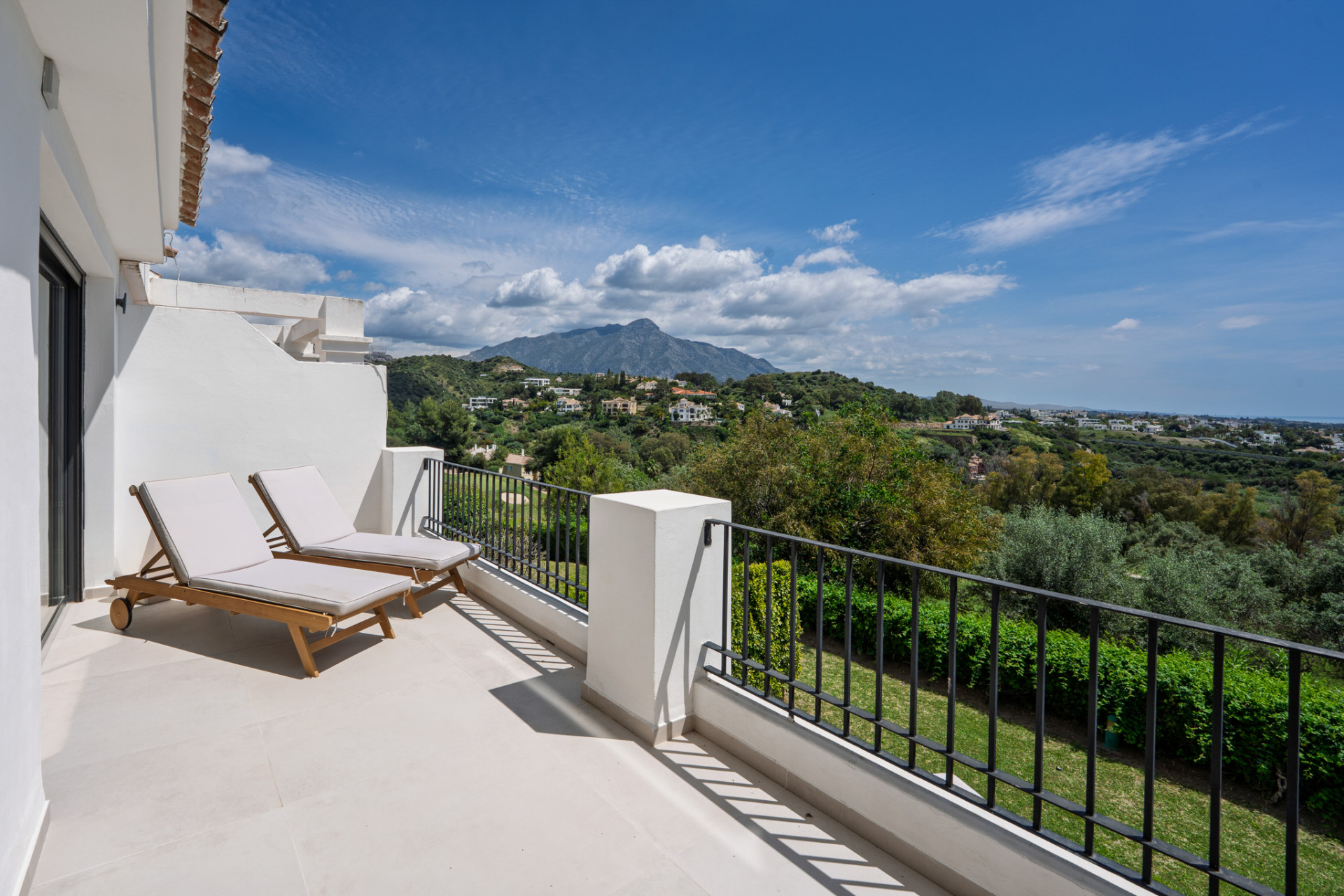 4 Bedroom Townhouse in Benahavís - Photo 25