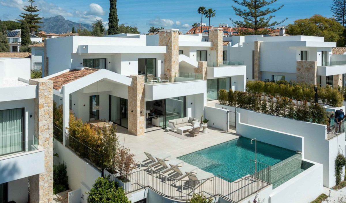 5 Bedroom Townhouse in San Pedro de Alcántara - Photo 19