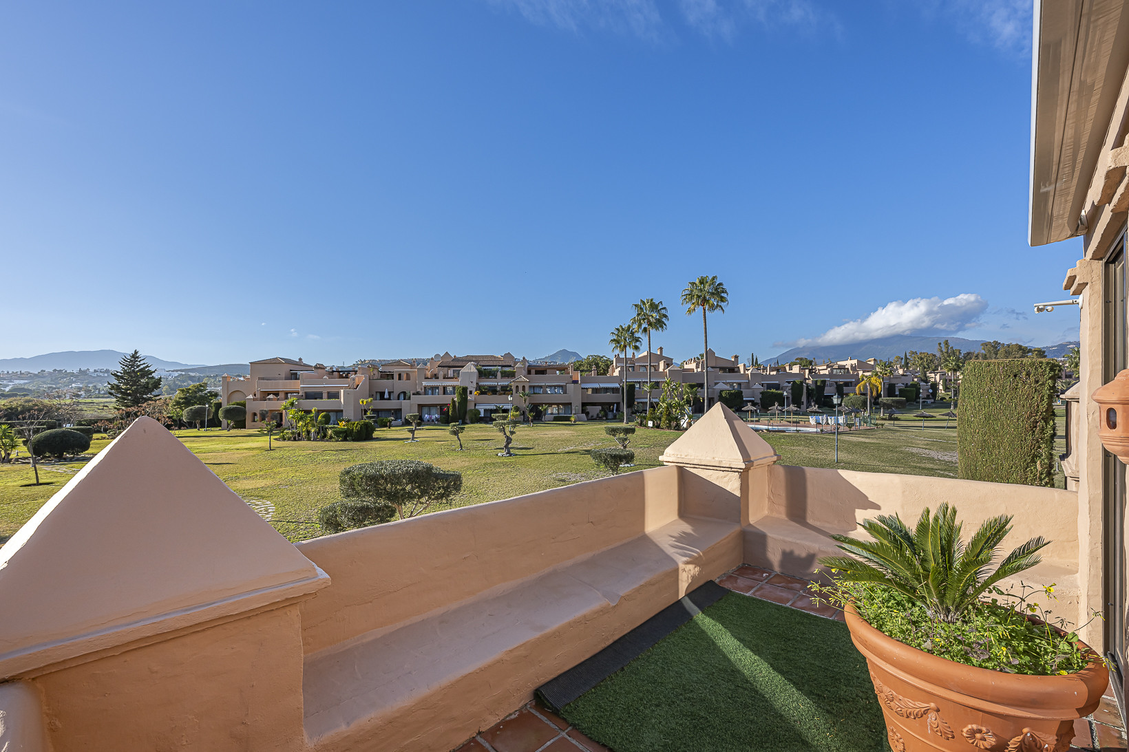 3 Bedroom Penthouse in Estepona - Photo 6