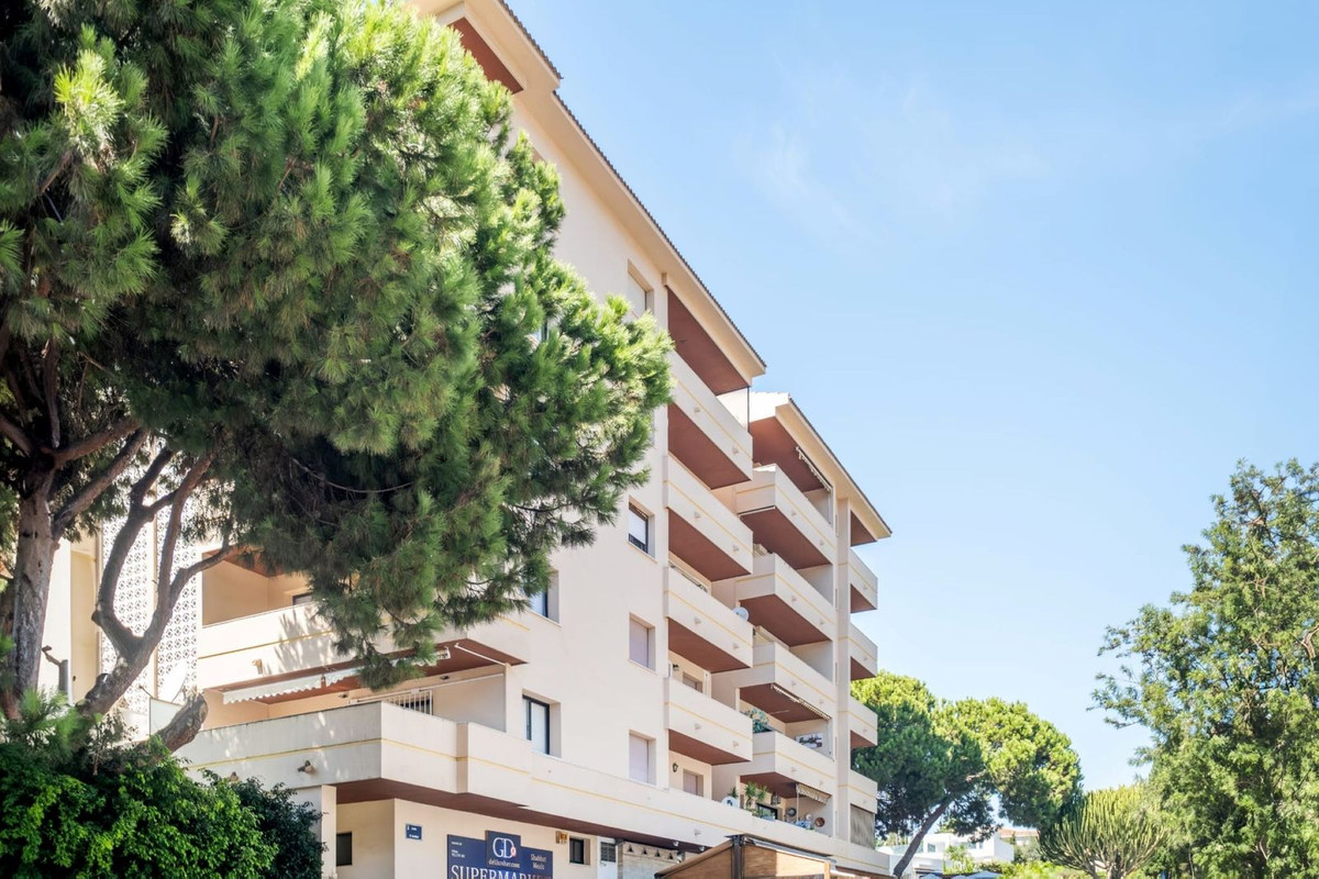 2 Bedroom Apartment in Marbella - Photo 20