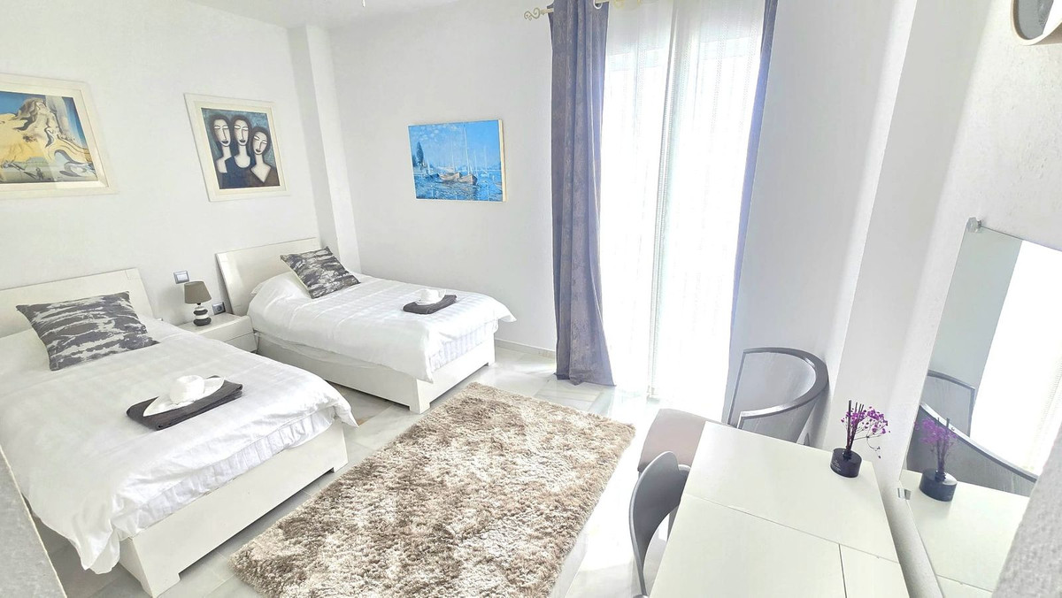 8 Bedroom Villa in Marbella - Photo 29