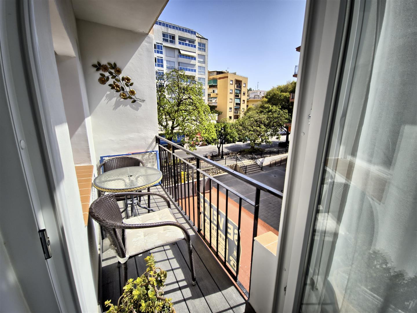 2 Bedroom Apartment in Marbella - Photo 2
