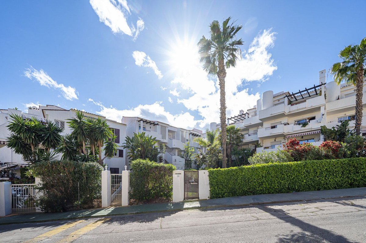 2 Bedroom Apartment in Estepona