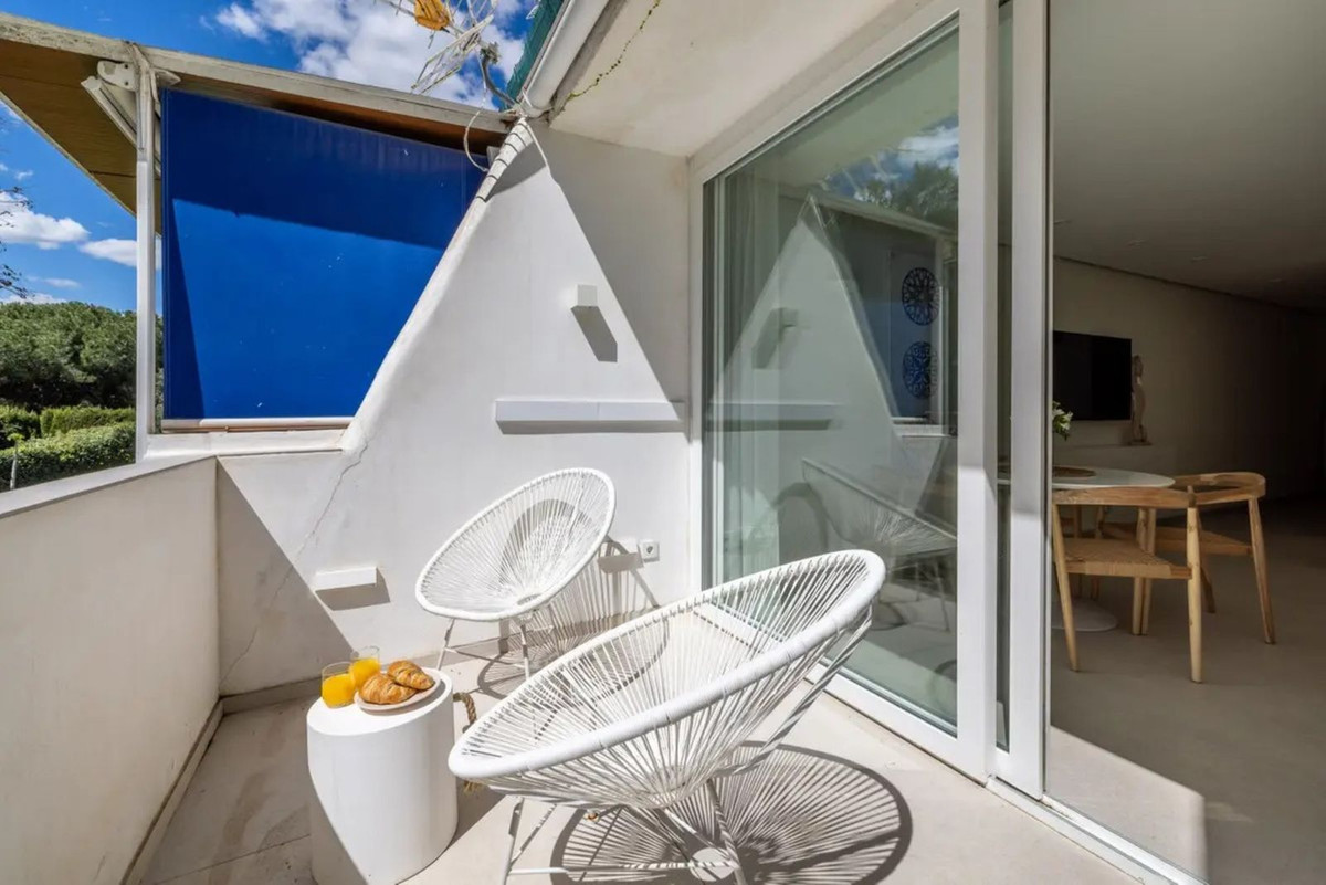1 Bedroom Apartment in Estepona - Photo 12