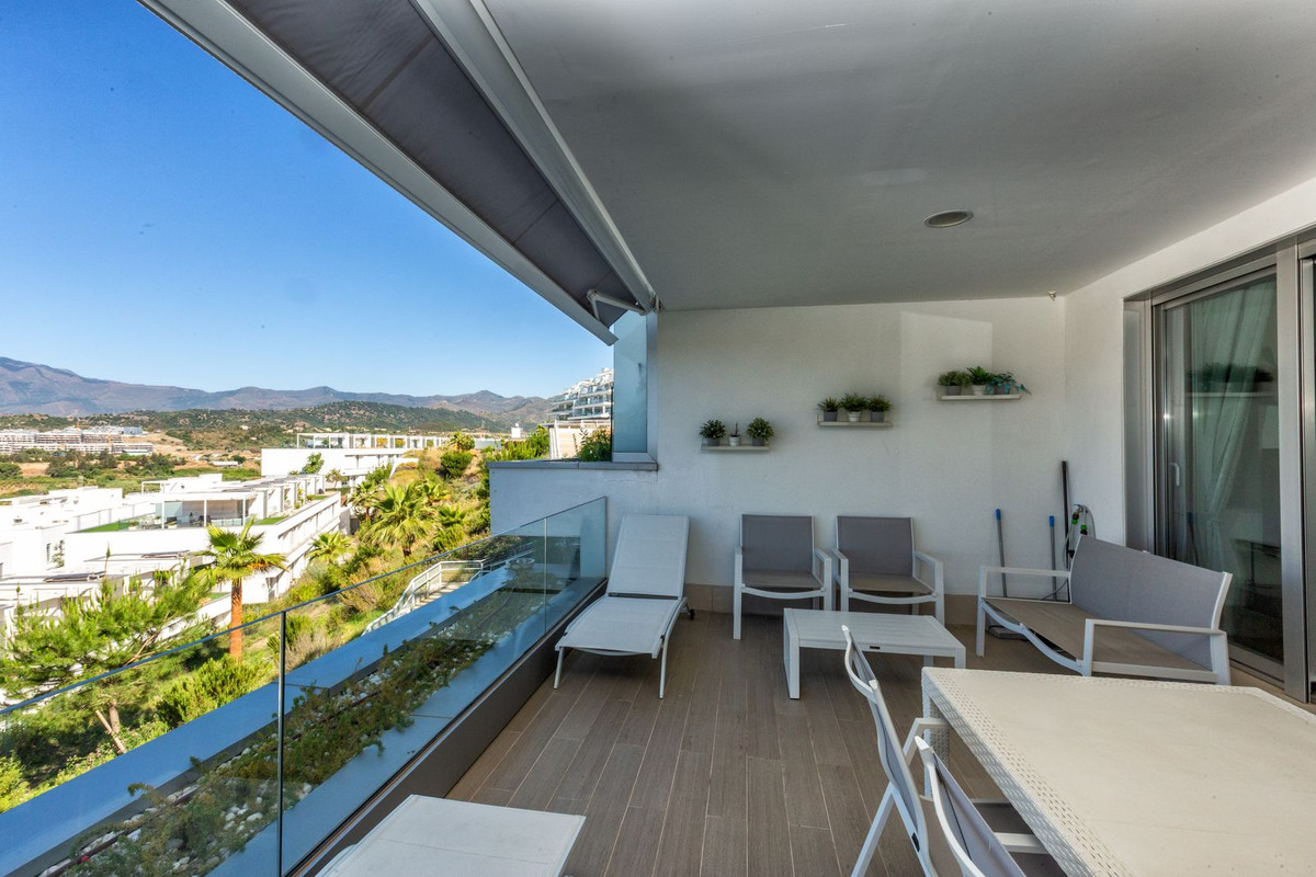 2 Bedroom Apartment in Estepona - Photo 12