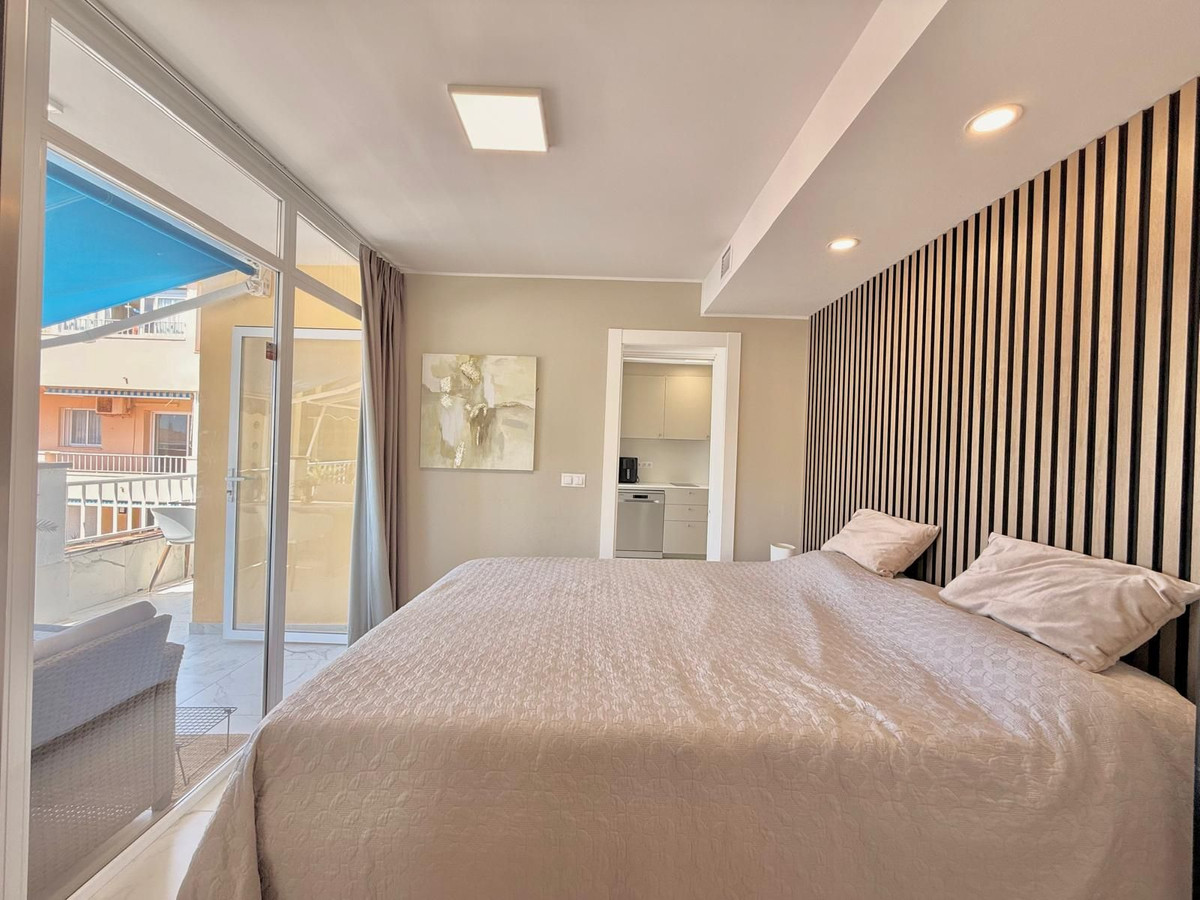 2 Bedroom Penthouse in Fuengirola - Photo 23