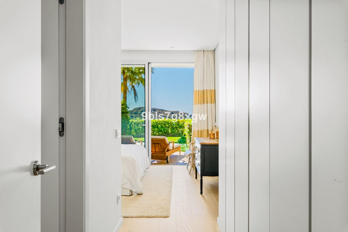 3 Bedroom Apartment in Benahavís - Photo 20