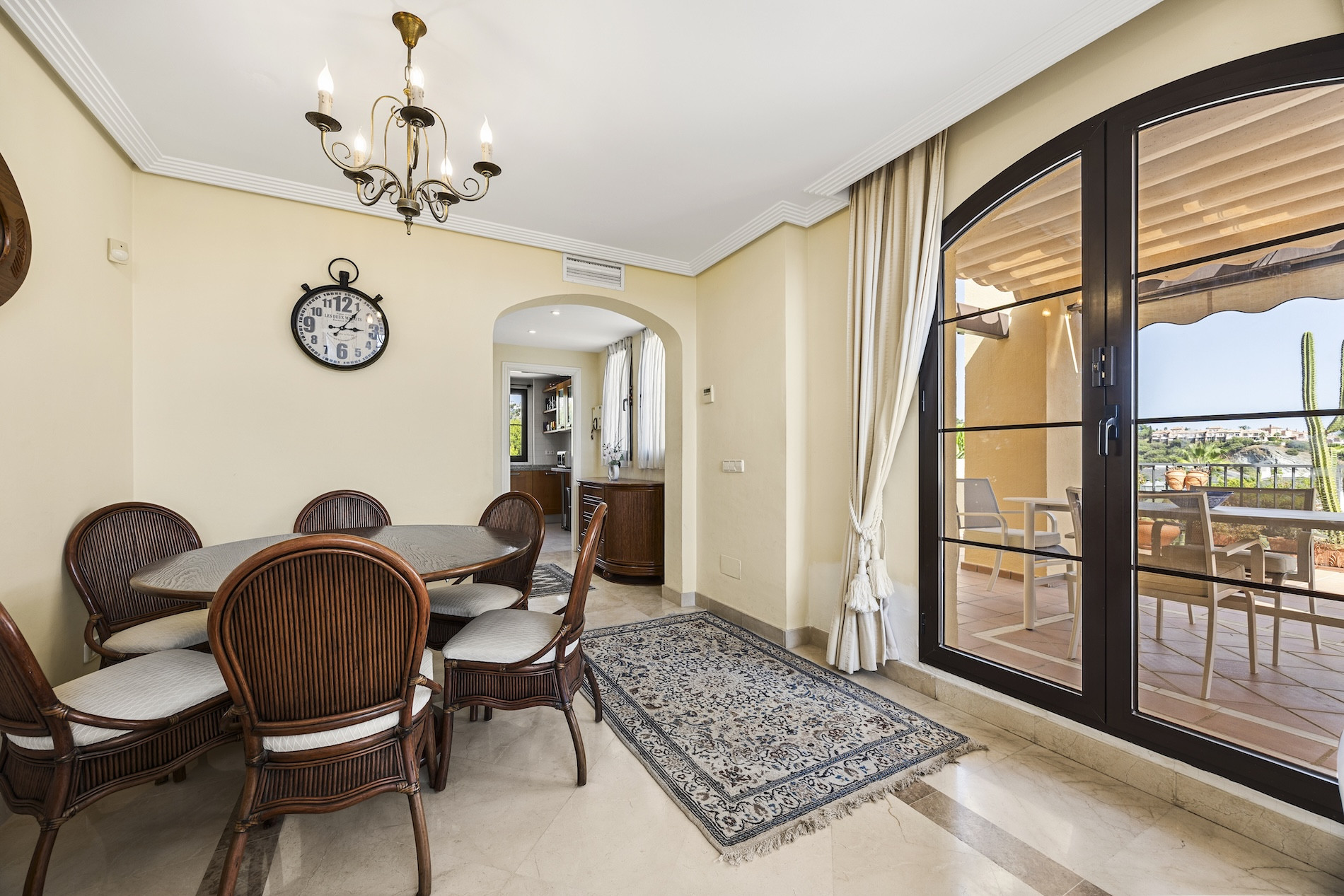 3 Bedroom Penthouse in Benahavís - Photo 13