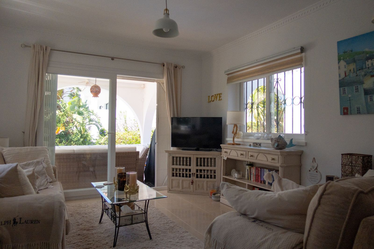 3 Bedroom Villa in Estepona - Photo 8