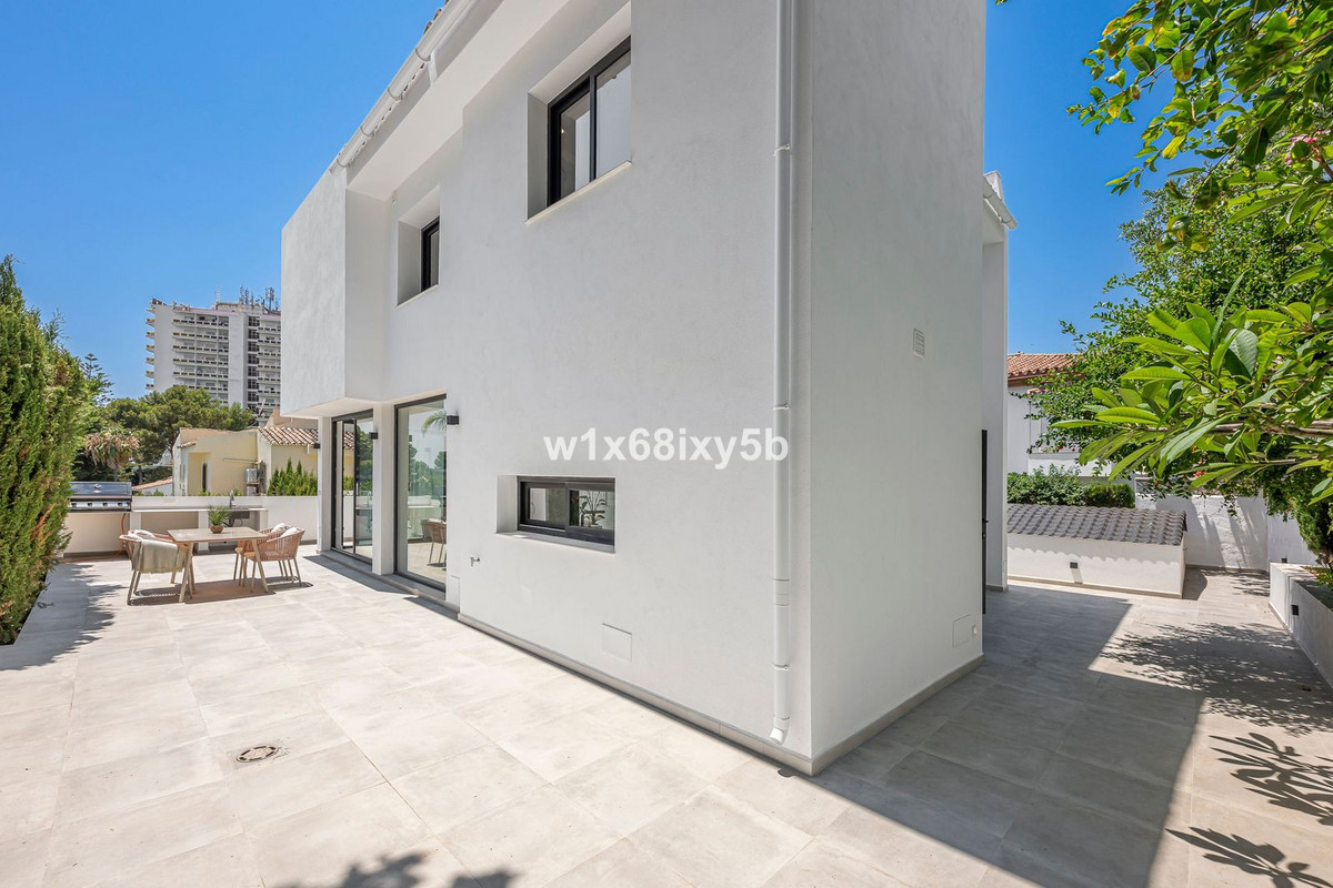 3 Bedroom Villa in Marbella - Photo 32