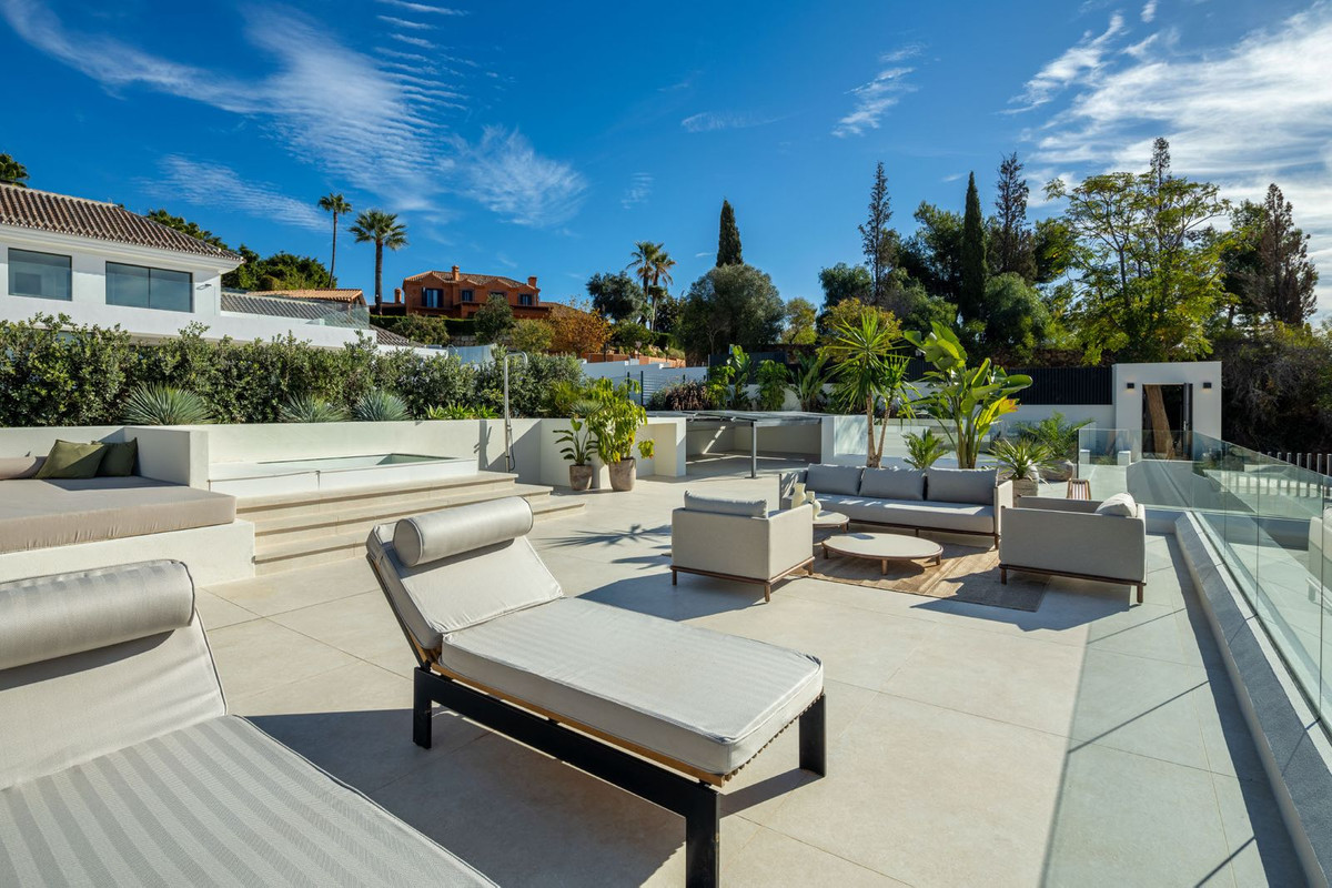 5 Bedroom Villa in Marbella - Photo 33