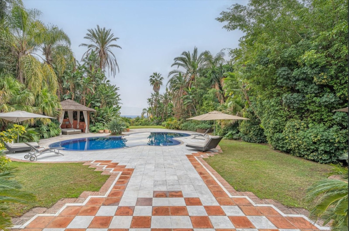 5 Bedroom Villa in Marbella - Photo 23