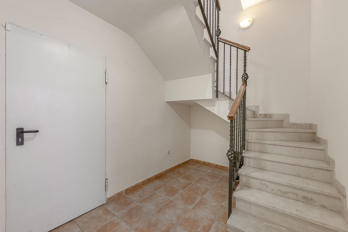 4 Bedroom Townhouse in Marbella - Photo 35