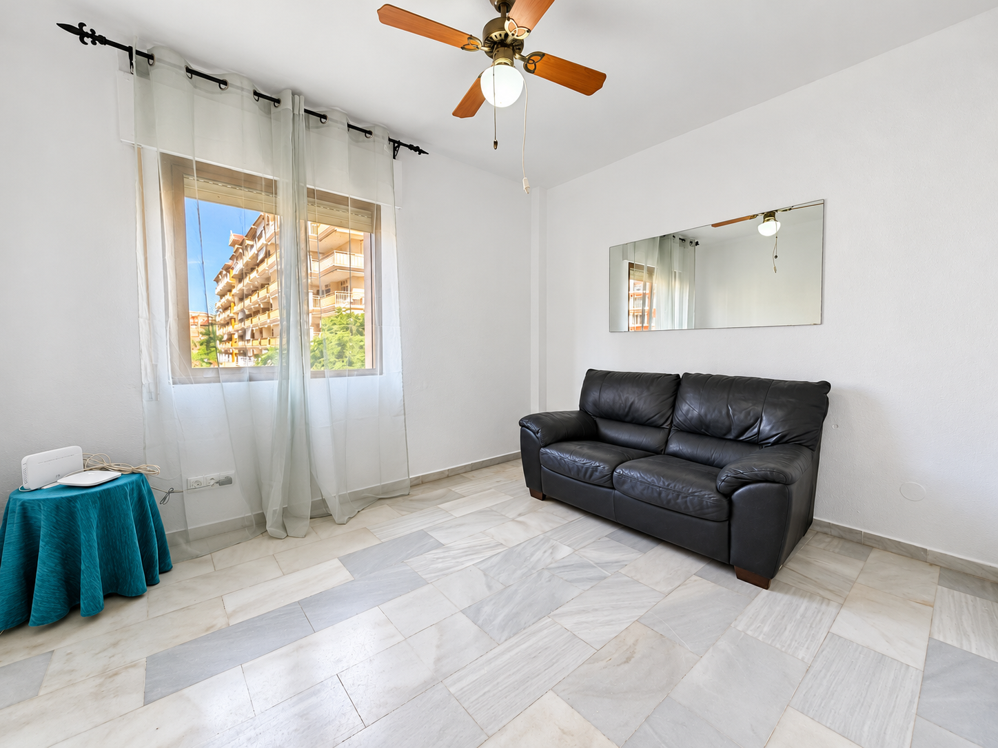 3 Bedroom Apartment in Fuengirola - Photo 5