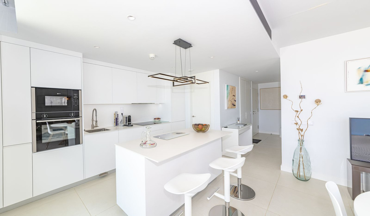 2 Bedroom Apartment in Benalmádena - Photo 20