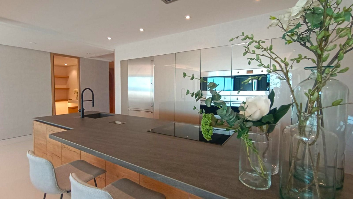 4 Bedroom Apartment in Marbella - Photo 4