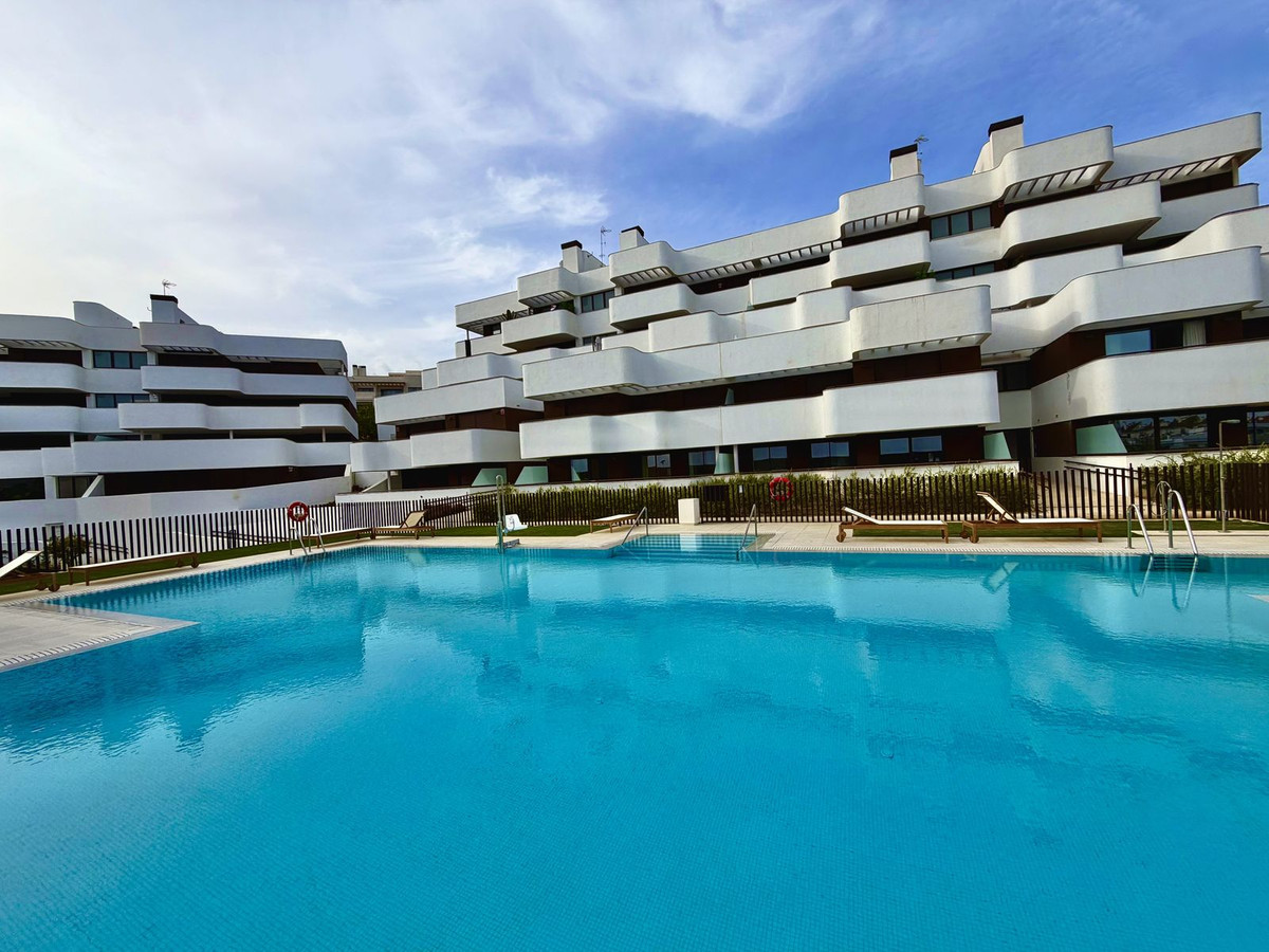 2 Bedroom Apartment in Estepona - Photo 3