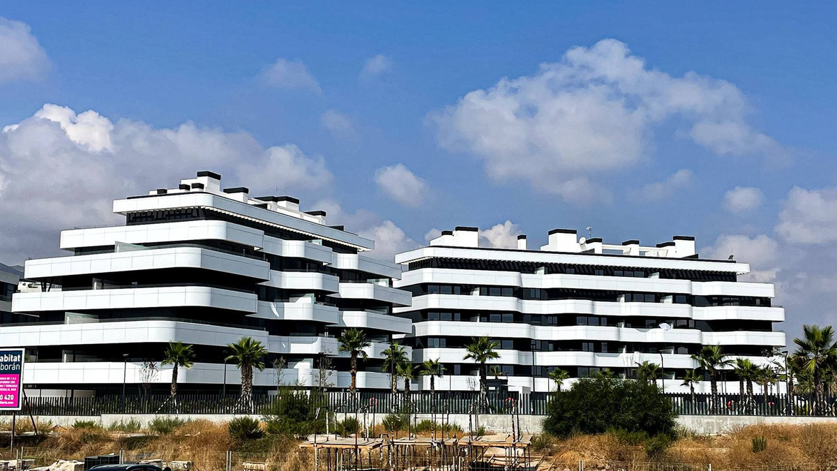 3 Bedroom Apartment in Torremolinos - Photo 22