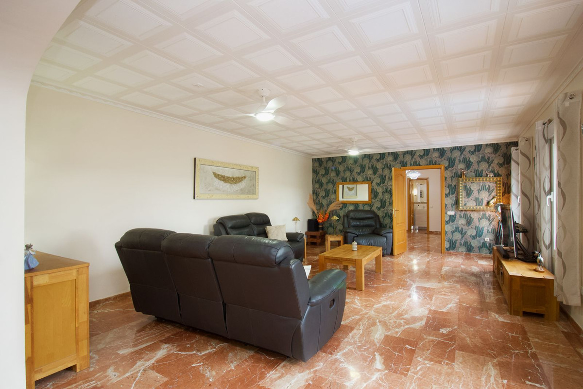 5 Bedroom Villa in Coín - Photo 12