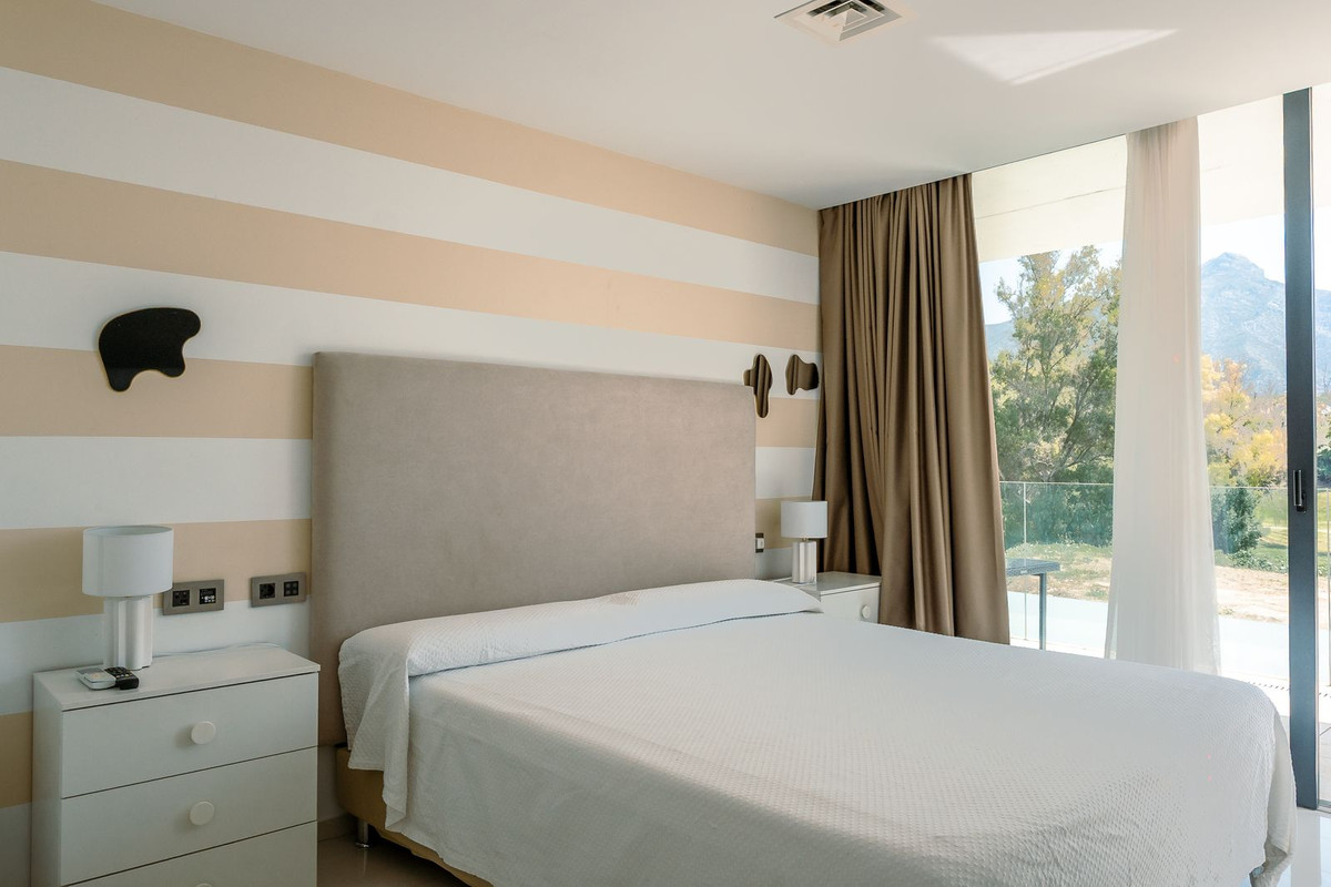 5 Bedroom Villa in Marbella - Photo 16