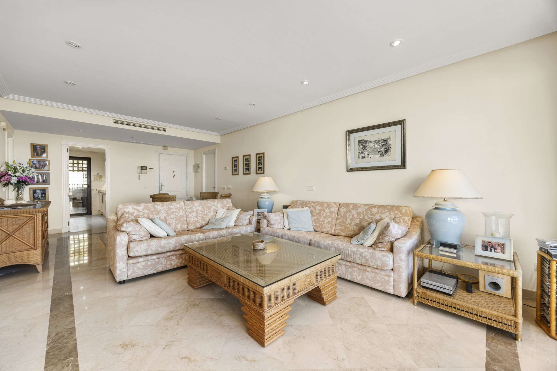 3 Bedroom Penthouse in Benahavís - Photo 4