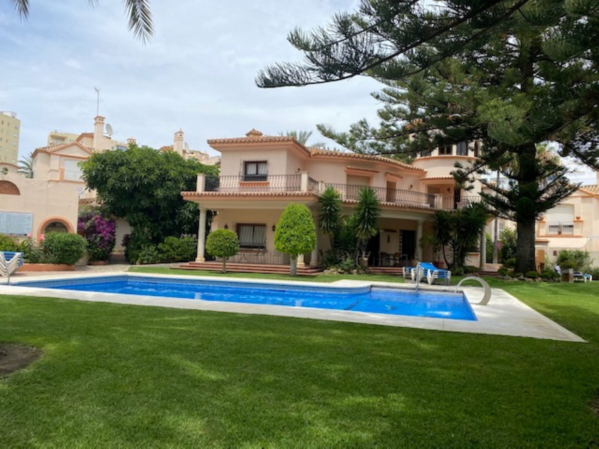 5 Bedroom Villa in Estepona - Photo 31