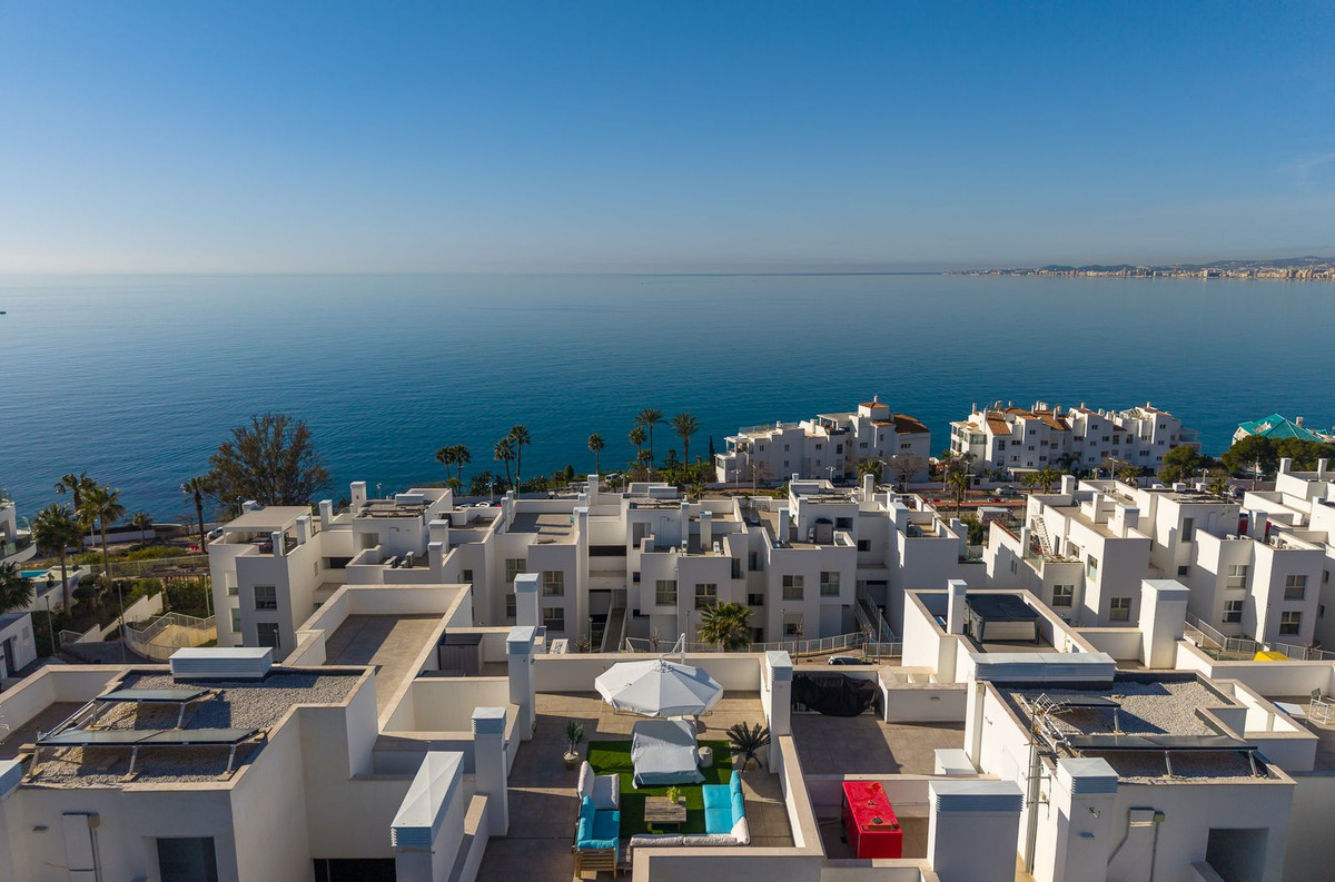 3 Bedroom Penthouse in Benalmádena - Photo 2