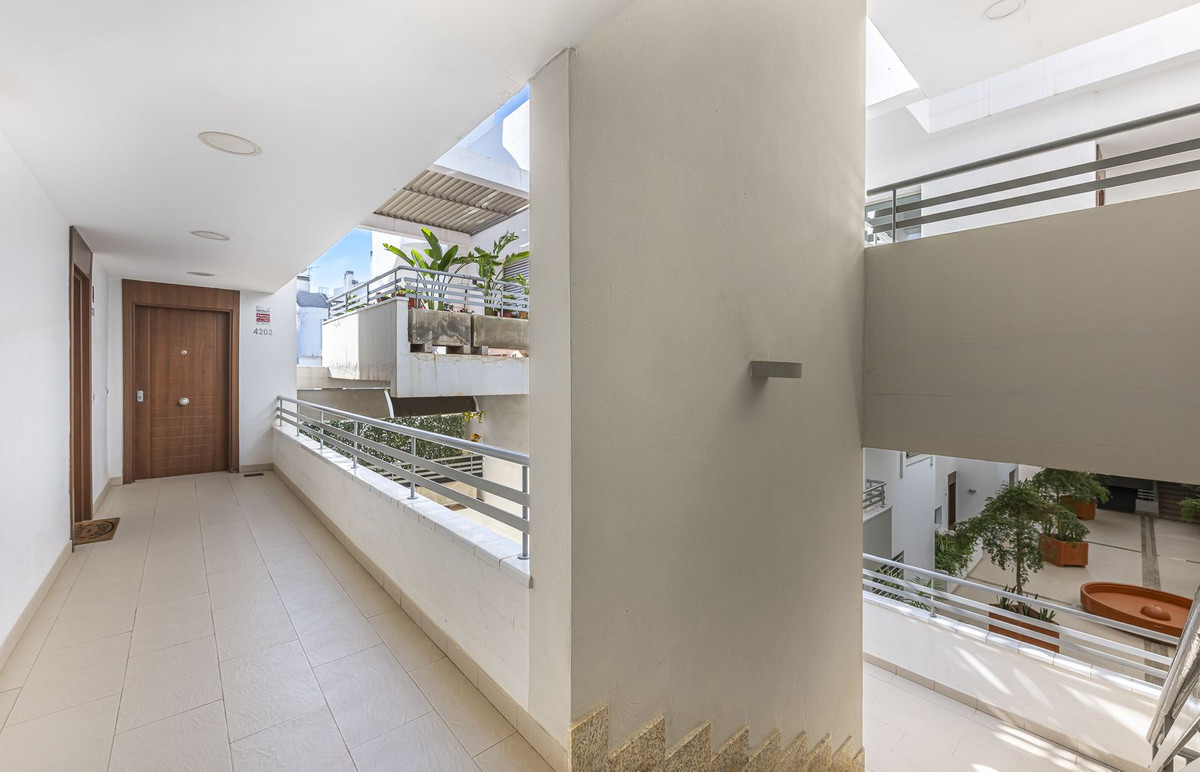 5 Bedroom Penthouse in Mijas - Photo 39