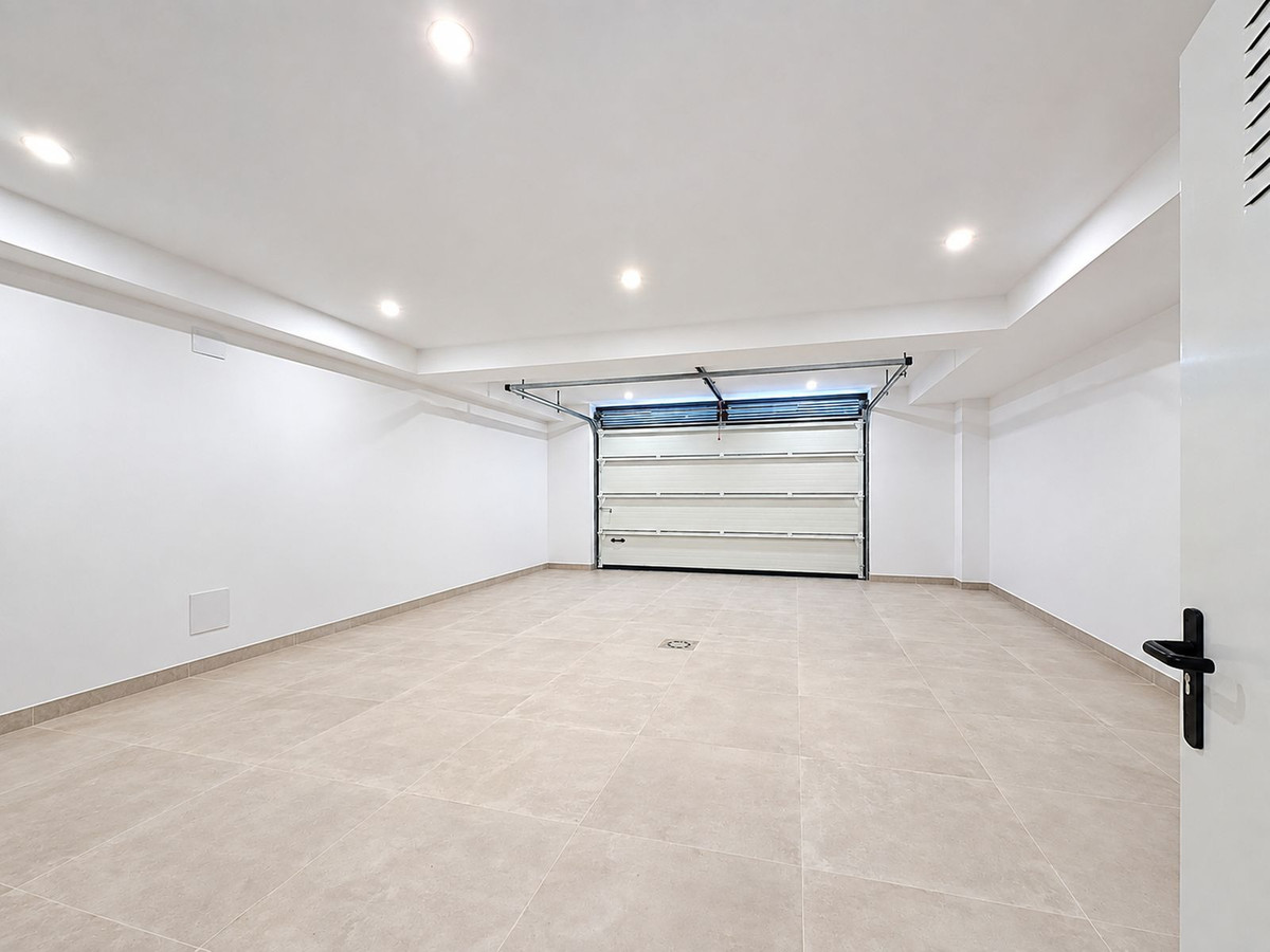 5 Bedroom Villa in Marbella - Photo 34