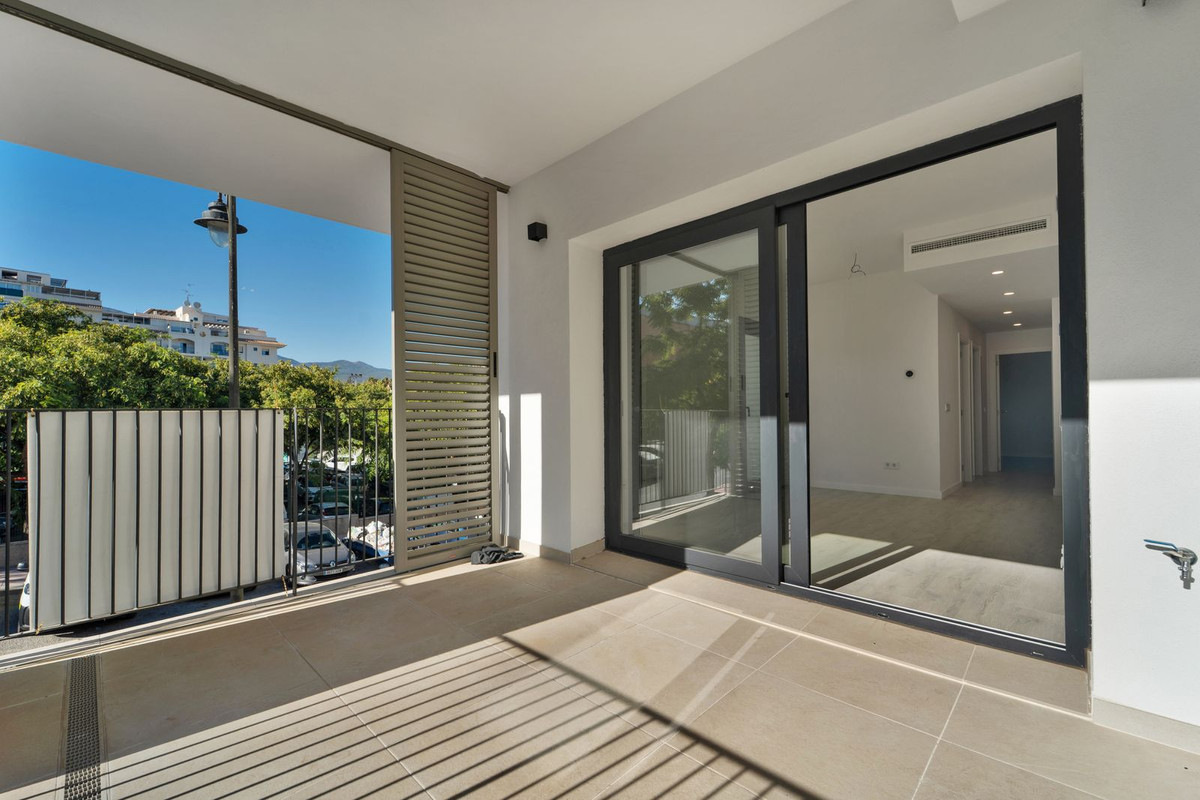 3 Bedroom Apartment in Estepona - Photo 6