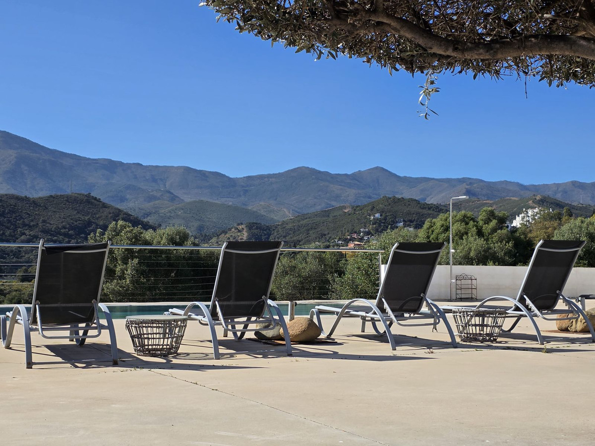 4 Bedroom Villa in Estepona - Photo 4