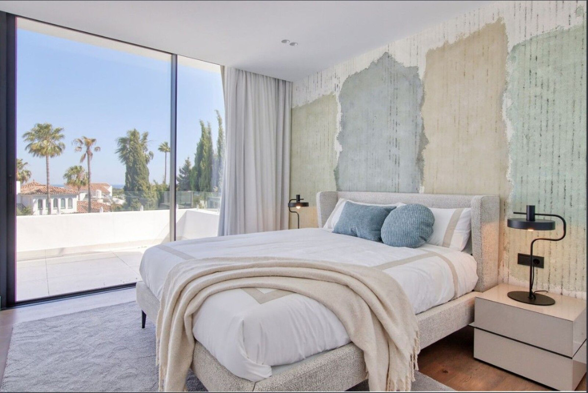 4 Bedroom Villa in Estepona - Photo 27
