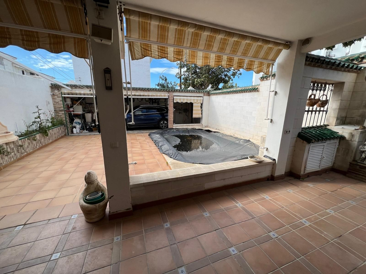 4 Bedroom Villa in Marbella - Photo 13