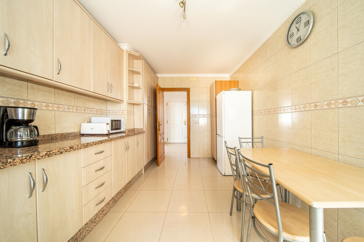 4 Bedroom Villa in Fuengirola - Photo 7