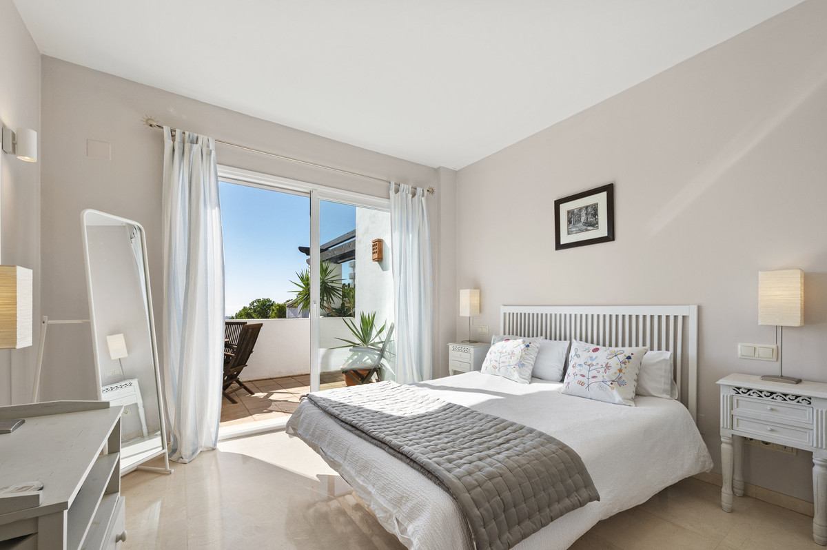 3 Bedroom Penthouse in Benahavís - Photo 19