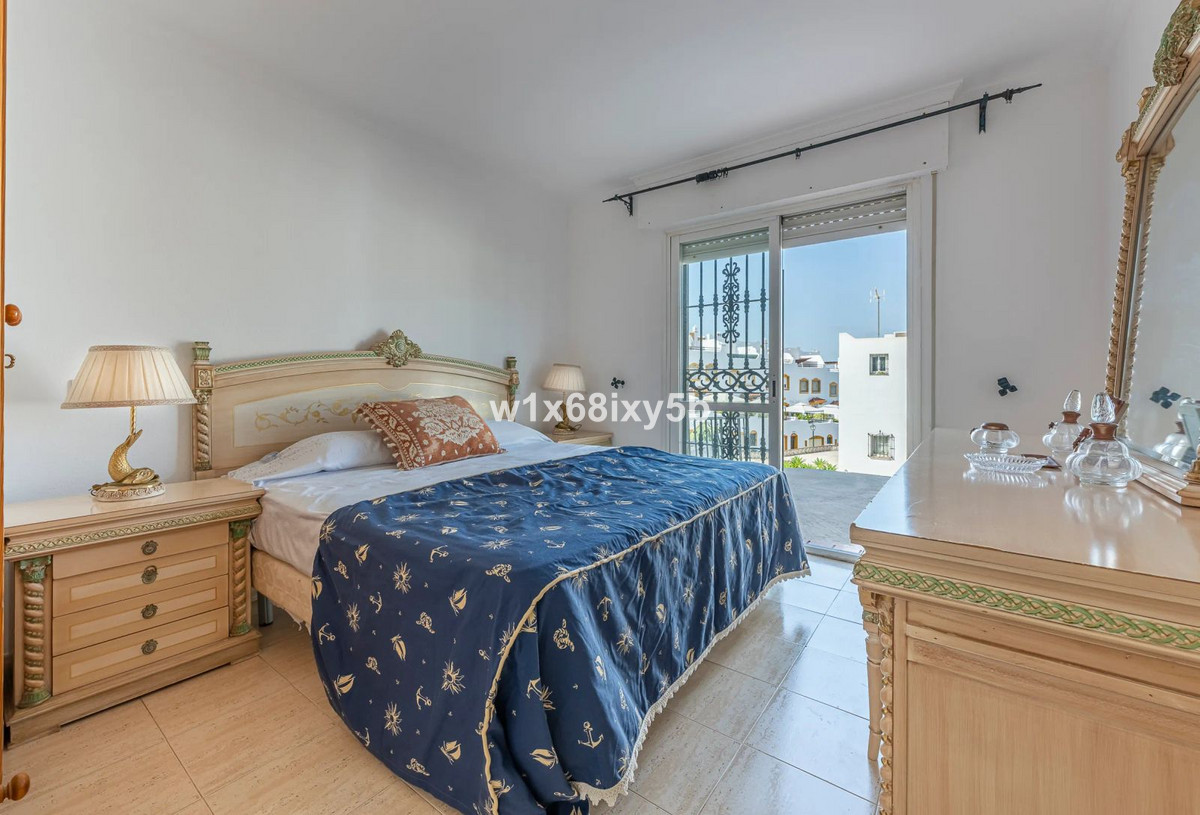 4 Bedroom Townhouse in San Pedro de Alcántara - Photo 23