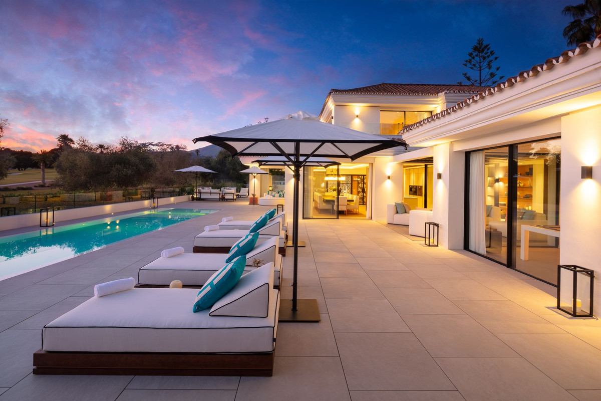 5 Bedroom Villa in Marbella - Photo 3