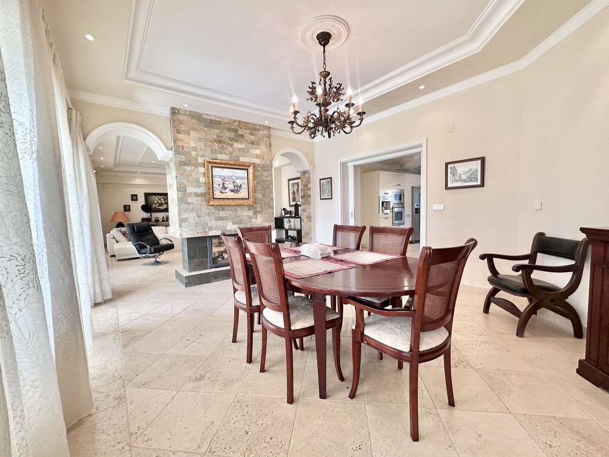 6 Bedroom Villa in Marbella - Photo 15