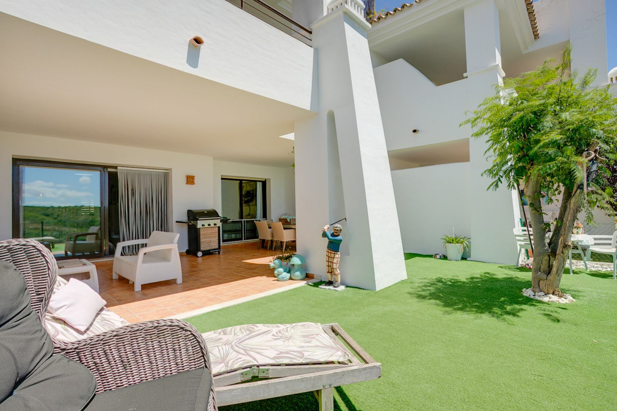 2 Bedroom Apartment in Casares - Photo 2