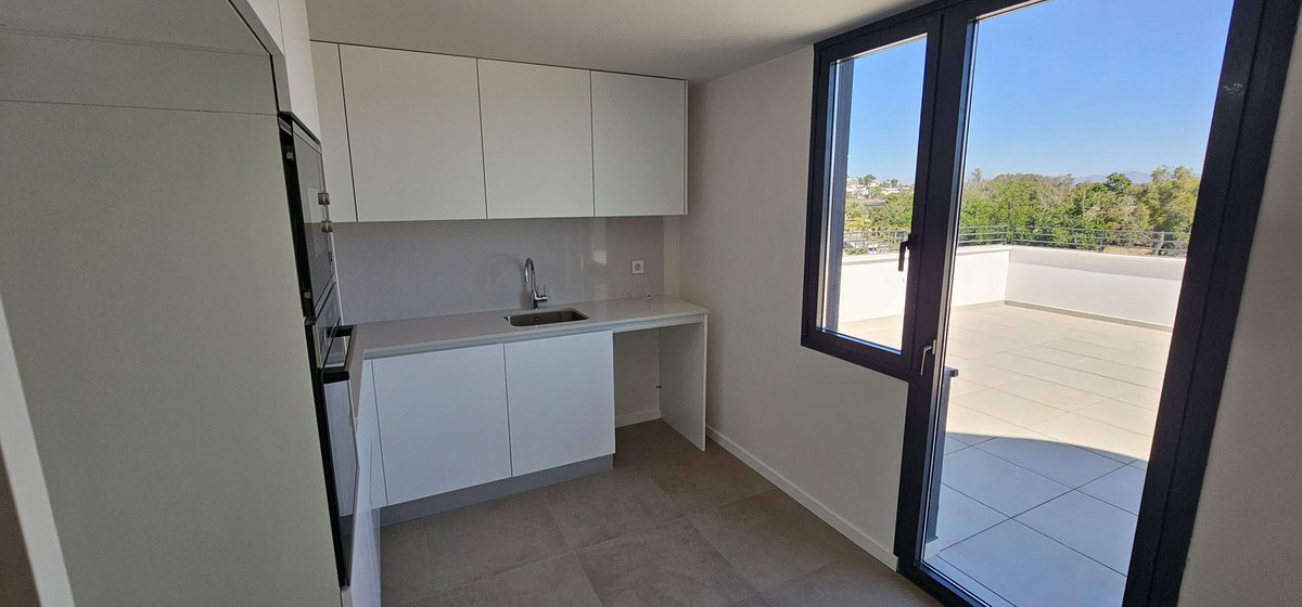 4 Bedroom Penthouse in Torremolinos - Photo 6