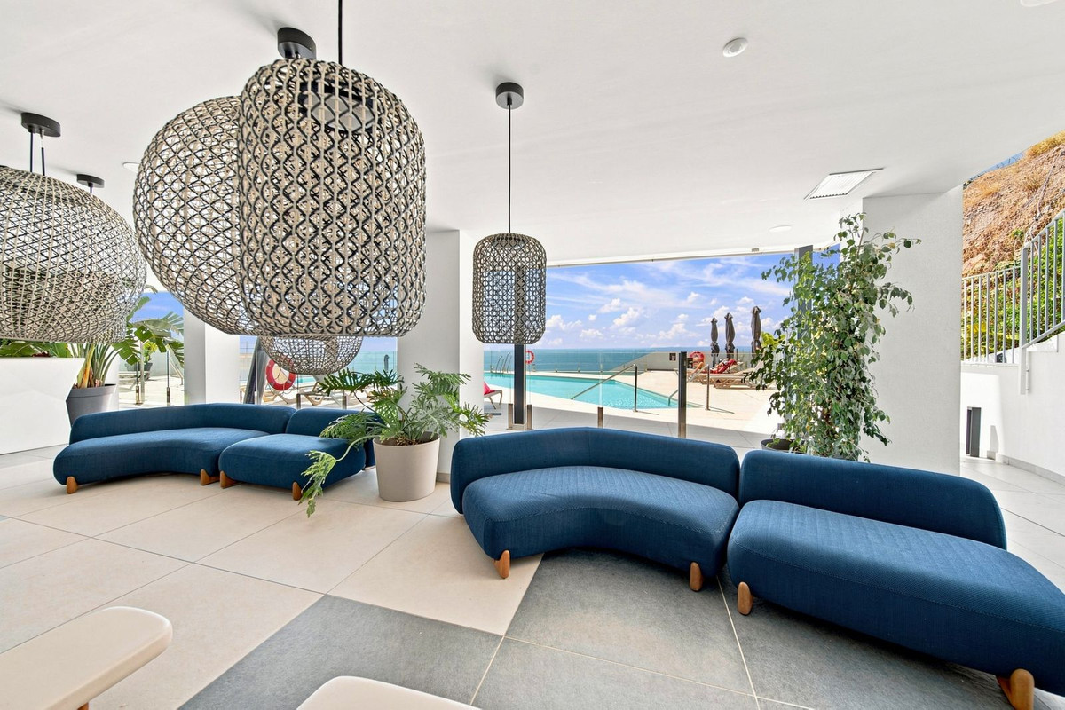 2 Bedroom Apartment in Fuengirola - Photo 7