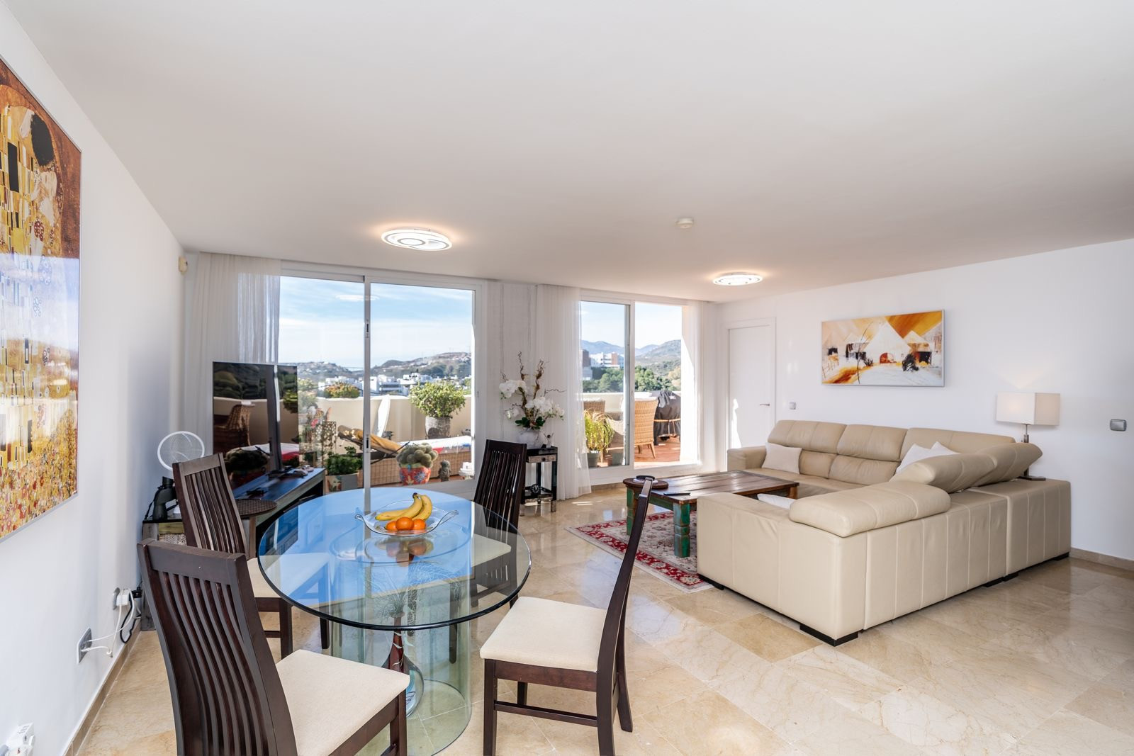 4 Bedroom Apartment in Benahavís - Photo 4