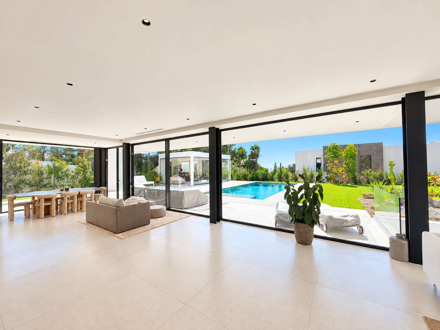 5 Bedroom Villa in Marbella - Photo 7