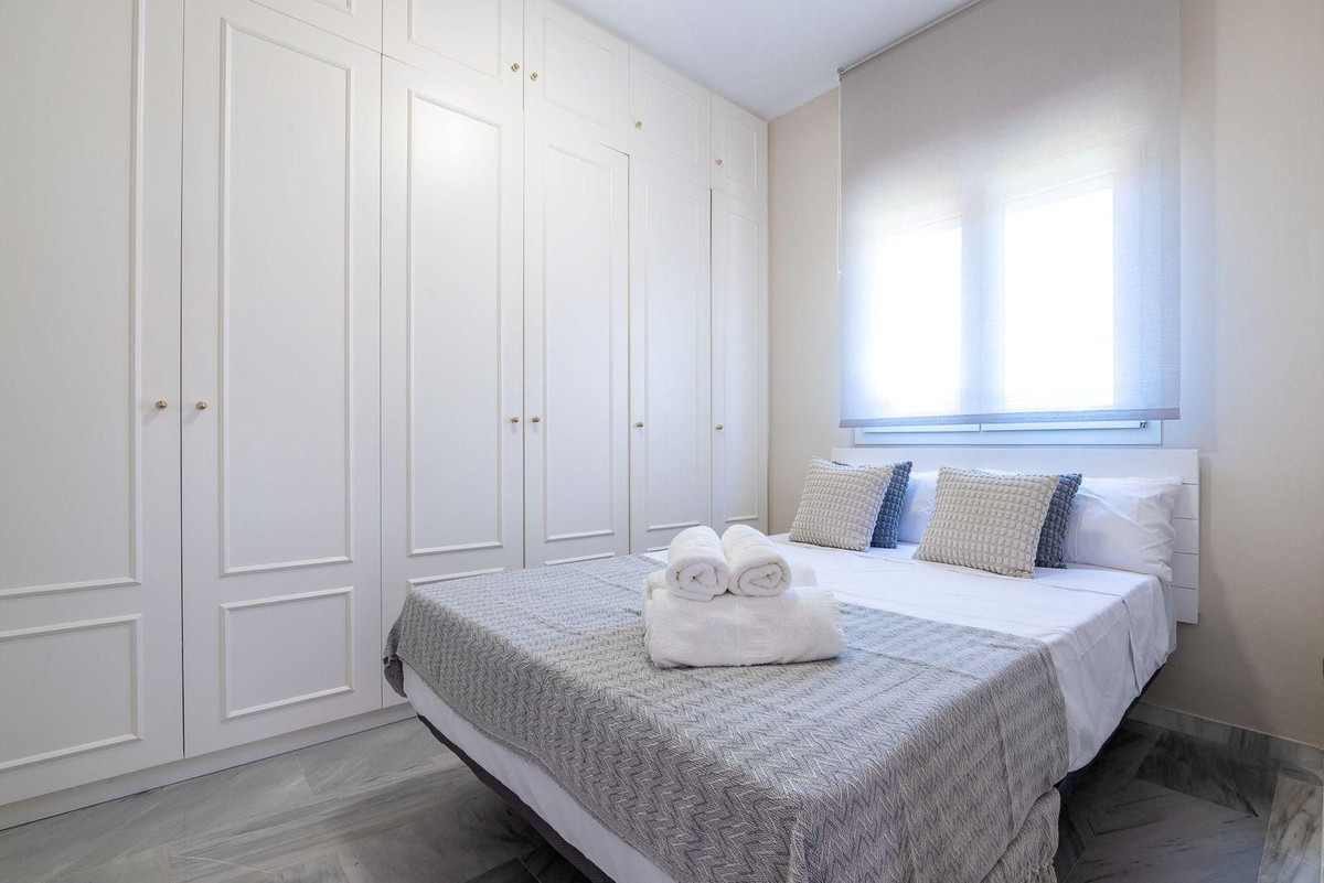 4 Bedroom Villa in Marbella - Photo 24